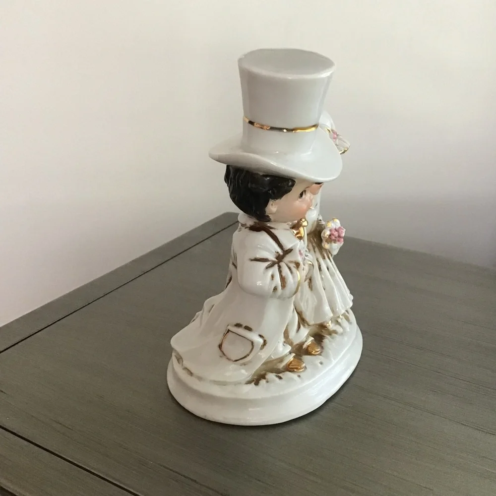 Elegant Bride and Groom Figurine - White and Gold